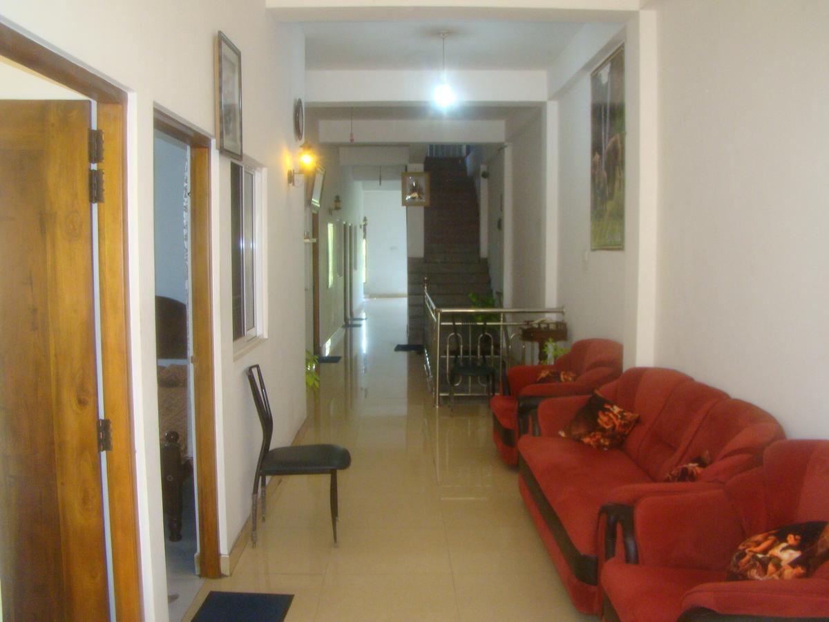 Down Town Hotel Ponnarankulama Kültér fotó